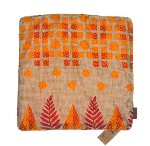Silke pudebetræk 50x50 cm med boho vintage bladmønster i sand varm brun og mørkegrønne silhuetter til orientalsk etnisk pude