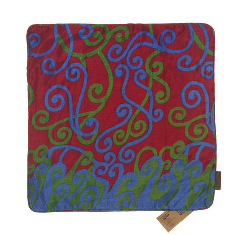 Silke pudebetræk 50x50 cm i varm orange med farverigt bladmønster i turkis og grøn, boho orientalsk sari pude stil.