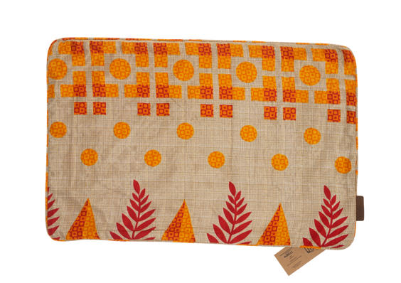 Silke pudebetræk 60x40 cm i beige med farverigt orientalsk mønster af orange firkanter og røde blade til sari pudebetræk.