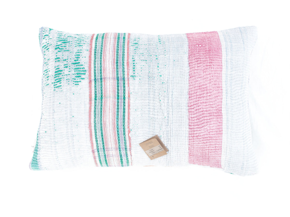 Sari pillowcase 60x40 in colorful vintage boho style with pink, green and purple flower/leaf pattern and Indian ethnic details as a unique sari pillow for sofa and bed.