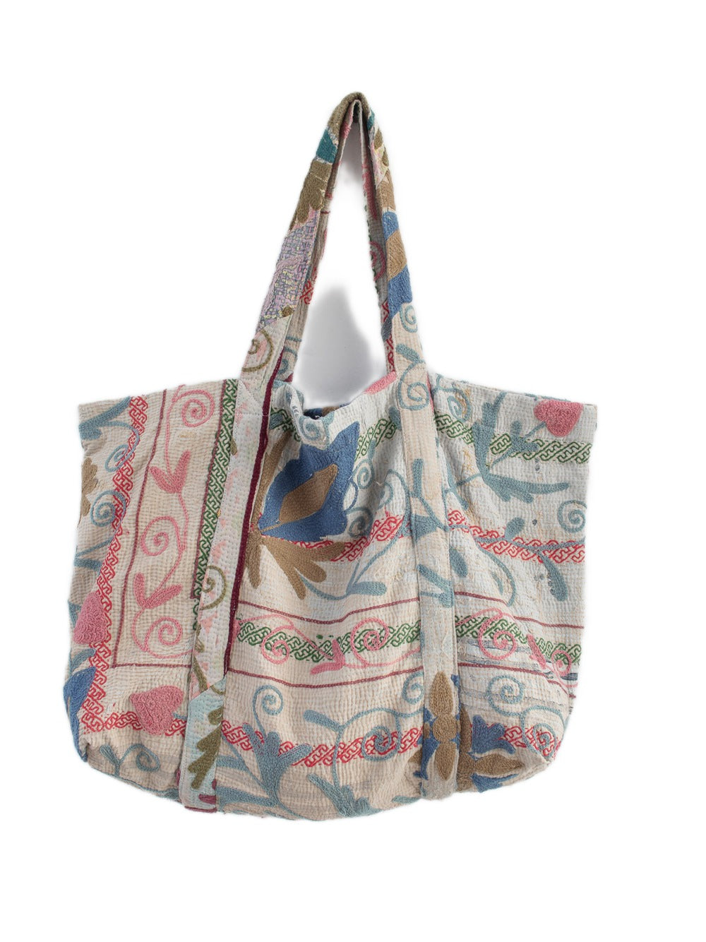 Sac de plage Suzani vintage avec des broderies en rose, bleu, vert et sable, vue de face