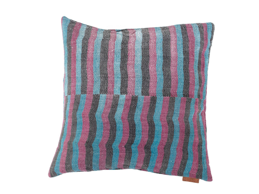 50x50 sari pudebetræk i boheme/boho stil med farverige striber i blå, rosa og mørk grå, vintage indisk tekstil til sari puder og unika puder.